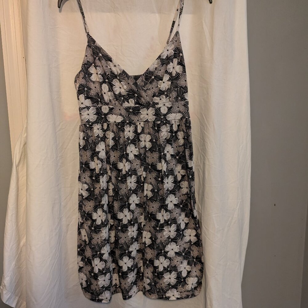 Old Navy Black and White Floral Dress, Size Medium